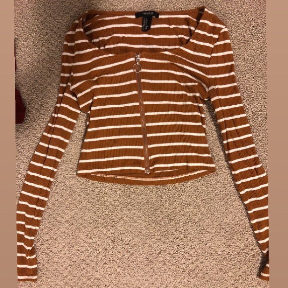 Forever 21 crop top, zipper in front - Picture 2 of 4